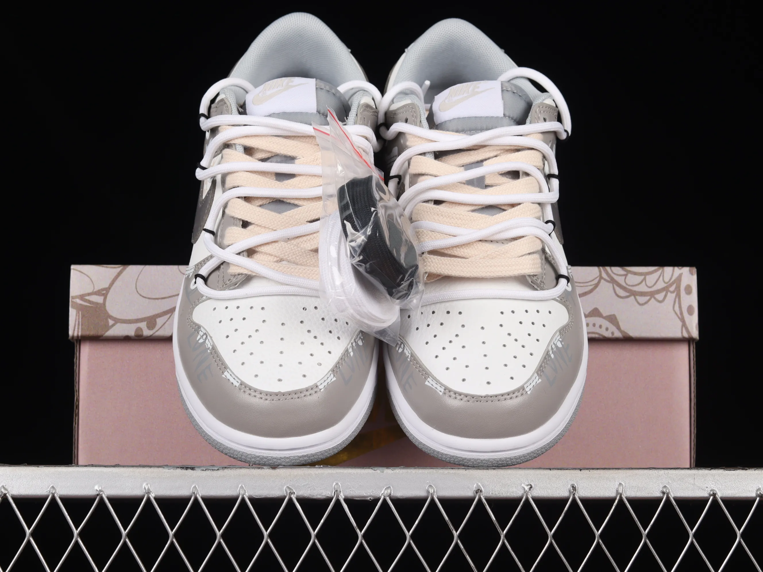 All categories Nk SB Dunk series Nk SB Dunk Low low-top sneakers Nk Dunk Low ESS customized version Panda Prank hip-hop theme low-top casual sneakers DJ6188-003